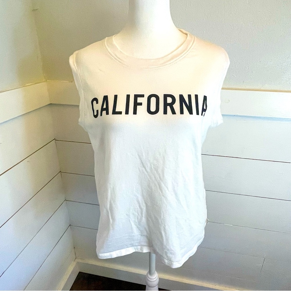 Levi’s Sleeveless California graphic top M